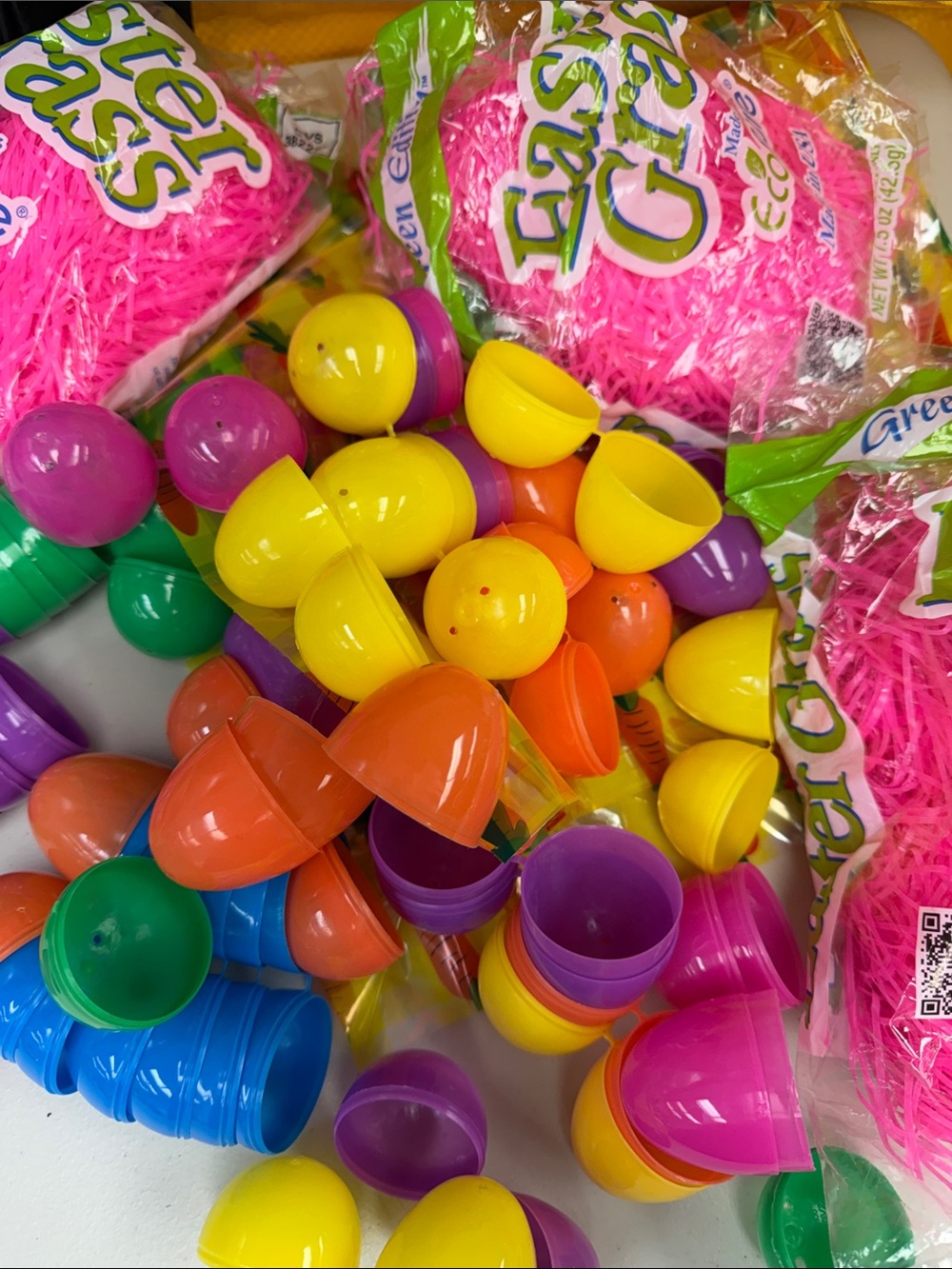 Easter Grass and Plastic Fillable Eggs Party Set - Multi-Color with Easter bag